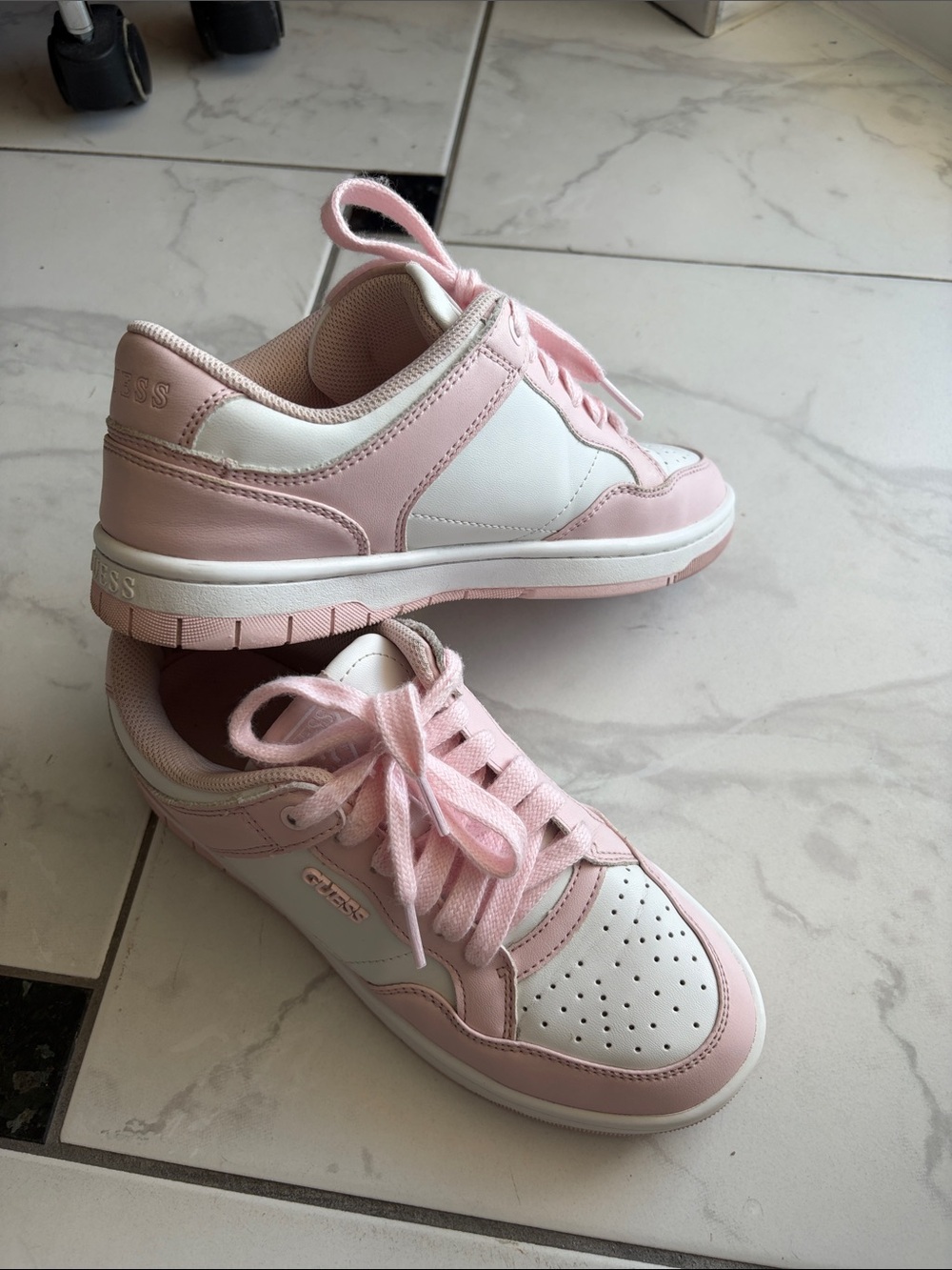 Guess kids/teenager Pink and White Low-Top Sneakers